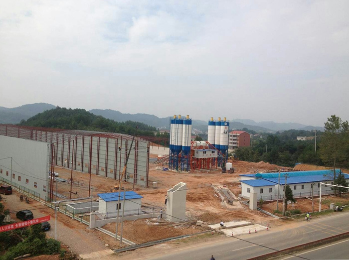 益婁高速公路第十一標(biāo)攪拌站 順利進(jìn)入中期建設(shè)