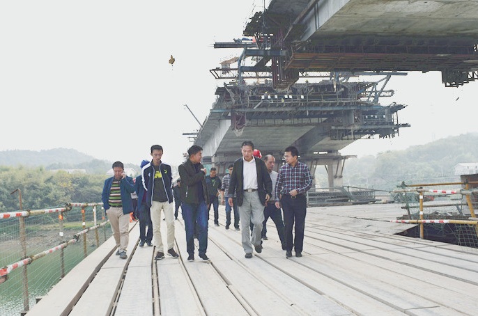 積極響應(yīng)十九大號召 不負年底通車使命